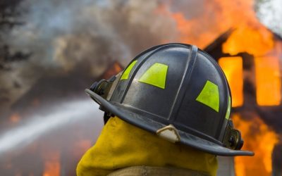 Prende fuoco un tetto di via Grigne