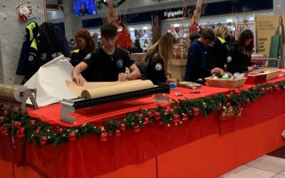 🎁 “I tuoi regali? Ce li incartiamo noi!” – Torna l’iniziativa solidale di Natale! 🎄